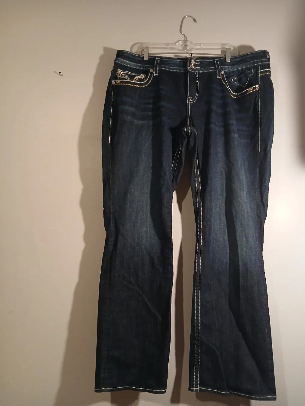 Vigoss Womans Dark Wash Blue Jeans. 